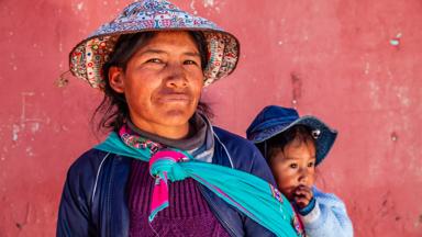 peru_arequipa_vrouw_baby_GettyImages-1279306853