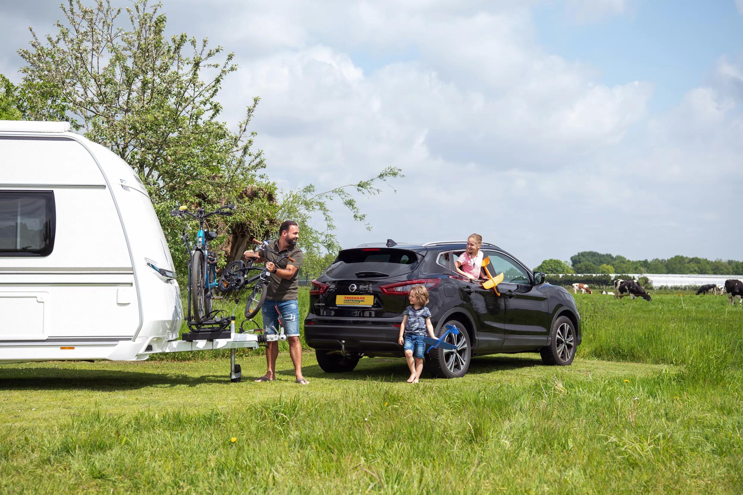 Auto-met-trekhaak-plus-caravan