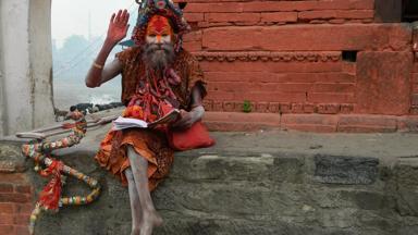 nepal_kathmandu_sadhoe-bij-pashupatinath-tempel_2_b.jpg