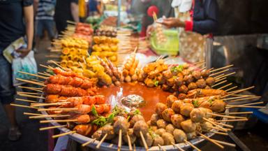 thailand_algemeen_straatbeeld_streetfood_sate_shutterstock.jpg