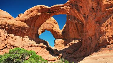 verenigde-staten_utah_arches-national-park_delicate-arch_bogen_natuur_woestijn_shutterstock