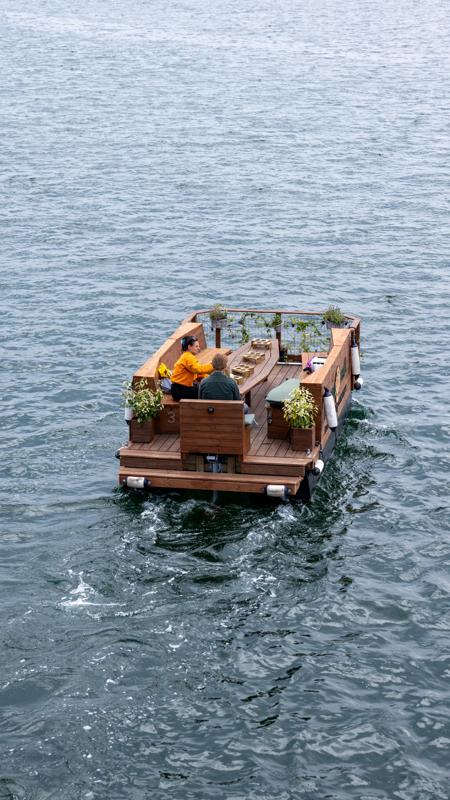 Vlot in het water bij Refshaleøen