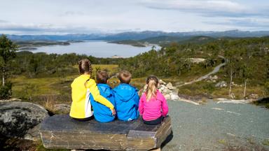 noorwegen_zuid-noorwegen_rjukan_famlie-uitzicht-oldemorstien-skinnarbu_jYngveAsk