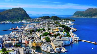 noorwegen_more-og-romsdal_alesund_uitzicht_stad_shutterstock_577671655