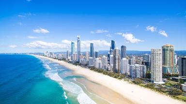 australie_queensland_gold-coast_surfers-paradise_skyline_uitzicht_strand_zee_gebouwen_shutterstock_550879138