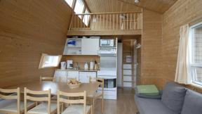 vakantiepark_denemarken_jutland_fredericia_dancamps-trelde-naes_tweekamerwoning-woonkamer-keuken_h