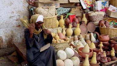 egypte_luxor_straatbeeld_algemeen_local_man_markt_f