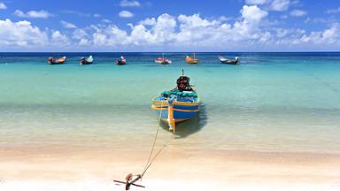 thailand_zuidoost-thailand_koh-tao_eiland_strand_boot_shutterstock_443777482