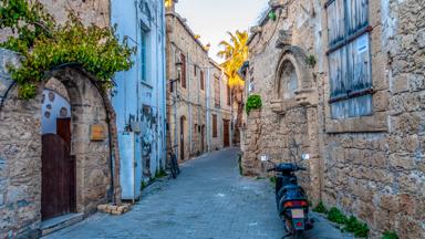 cyprus_nicosia_oud straatje_shutterstock