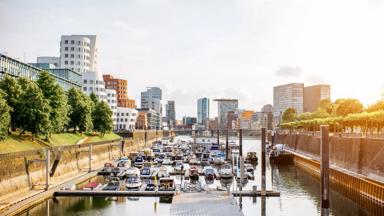 Düsseldorf, gebouwen van architect Frank O. Gehry aan de Medienhafen