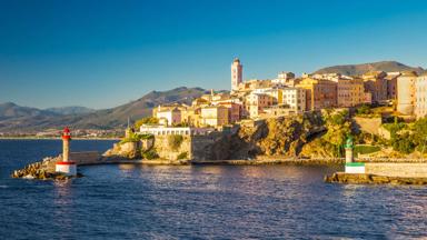 frankrijk_corsica_bastia_haven_vuurtoren_shutterstock