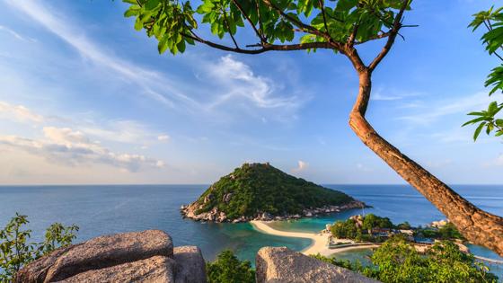 thailand_zuidoost-thailand_koh-tao_uitzicht-eiland-rotsen-strand_b