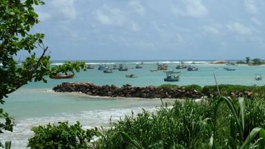 sri lanka_algemeen_zuidkust_bootjes_zee_a