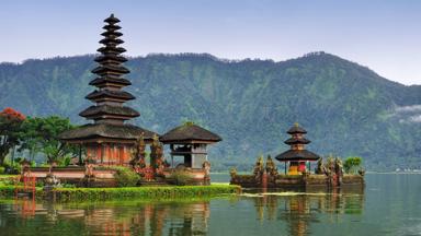 indonesie_bali_bratan-tempel_water_gebergte_b