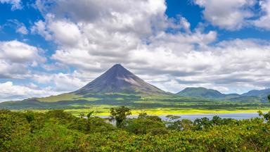 costa-rica_la-fortuna_arenal-vulkaan_uitzicht_shutterstock