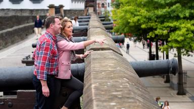 noord_ierland_county-londonderry_derry_guildhall-square_citywalls_stadswallen_kanon_stel_toerisme_ireland