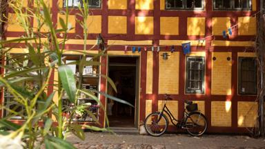 denemarken_zuid-denemarken_vejle_straatbeeld_vakwerkhuis_fiets_kim-wyon