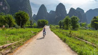 china_guilin_fietsen_rotsen_b