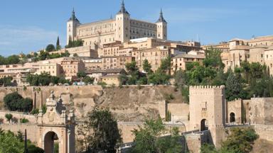 spanje_castilie-la-mancha_toledo_stadsgezicht_fort_heuvel_shutterstock.jpg