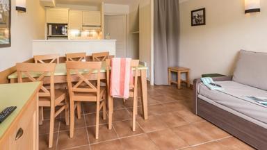 Frankrijk_Branville_Pierre_Vacances_Normandy_Garden_Driekamerbungalow_Duplex_Standaard_Woongedeelte1