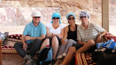 jordanie_wadi-rum_bedoeinenkamp_singles_hoofddoeken_w.JPG