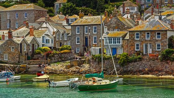 engeland_cornwall_mousehole_bootjes_huizen_vissersdorp_getty-510642460