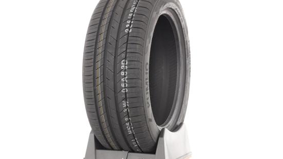 Kumho Ecsta HS52