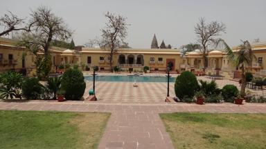 India_Orchha_Amar_Mahal_Hotel_Zwembad