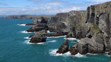ierland_county-cork_kilmore_mizen-head_uitzicht_rots_zee_shutterstock