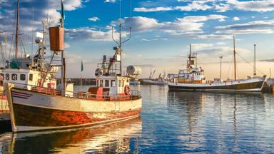 ijsland_noordland-oost_husavik_haven_vissersboot_f