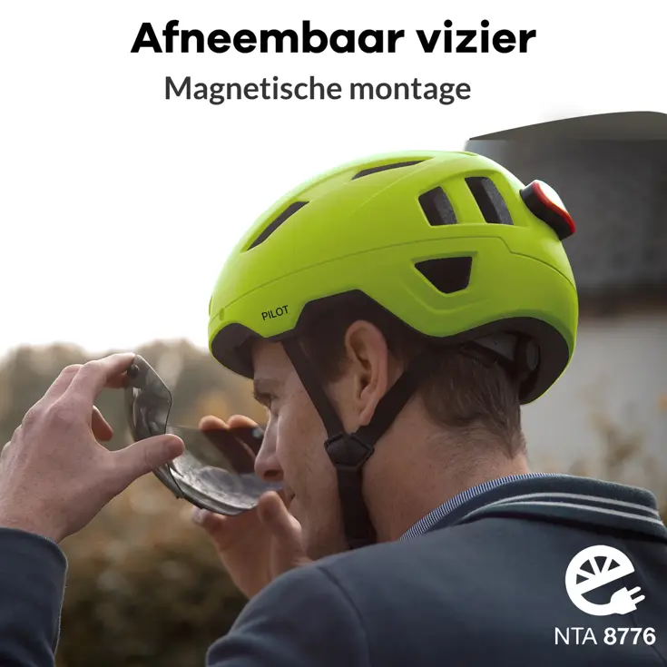 PILOT fietshelm met regencap