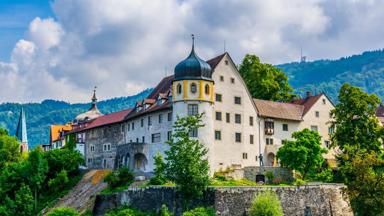 oostenrijk_vorarlberg_bregenz_huizen_fort_shutterstock_544091764