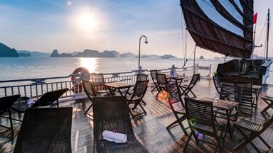 Vietnam_Halong_Bay_Bhaya_Cruise_Dek1