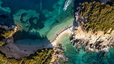 Albanië, Ksamil eiland, luchtfoto - GettyImages-1444326155