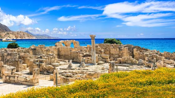 Cyprus, Kourion tempel - shutterstock_1678136626