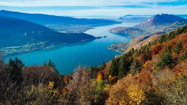 frankrijk_annecy_meer-van_annecy_shutterstock_1725927985