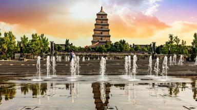 china_xian_giant-wild-goose-pagode_fontein_shutterstock_696098371