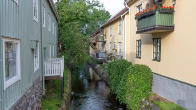 zweden_smaland_eksjo_houten-huizen_kanaal_balkon_shutterstock_1596095173