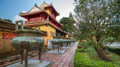 vietnam_hue_tempel_urnen_paviljoen_shutterstock_566761219