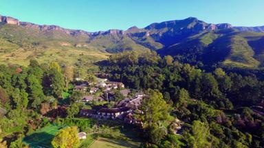 hotel_zuid-afrika_drakensbergen_the cavern drakensberg hotel_buitenkant_a