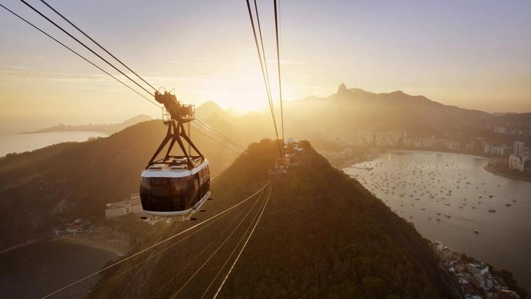 brazilie_rio-de-janeiro_suikerbroodberg_kabelbaan_zonsondergang_baai_boten_shutterstock