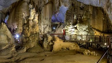 vietnam_dong hoi_paradise cave_w