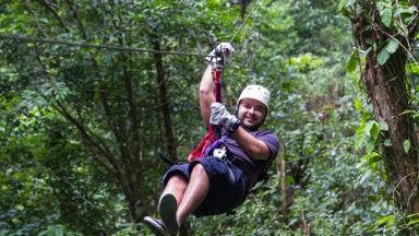 costa-rica_monteverde_zipline_canopy_man_b