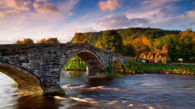 groot_brittannie_wales_stenen_brug_conwy_rivier_visitbritain