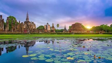 thailand_sukhothai_historisch-park_ruine_vijver_b