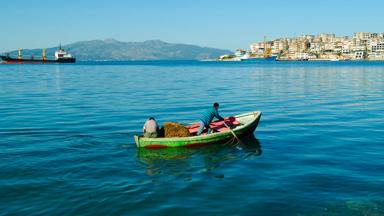 albanie_vlore_sarande_sfeer_vissers_zee_vissersboot_uitzicht_getty
