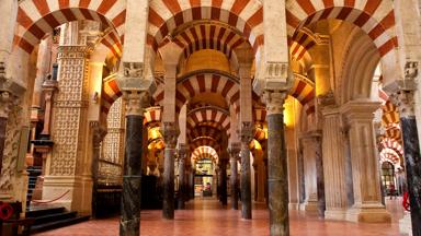 spanje_andalusie_cordoba_mezquita_moskee_kathedraal_bogen_shutterstock_48079276