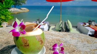 thailand_koh-samui_tropisch-sfeerbeeld_kokosnoot_cocktail_b.jpg