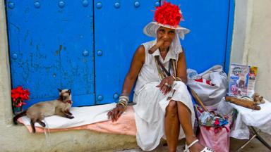 cuba_algemeen_vrouw met sigaar_w