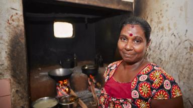 sri lanka_algemeen_mensen_vrouw_eten_koken_shutterstock_b